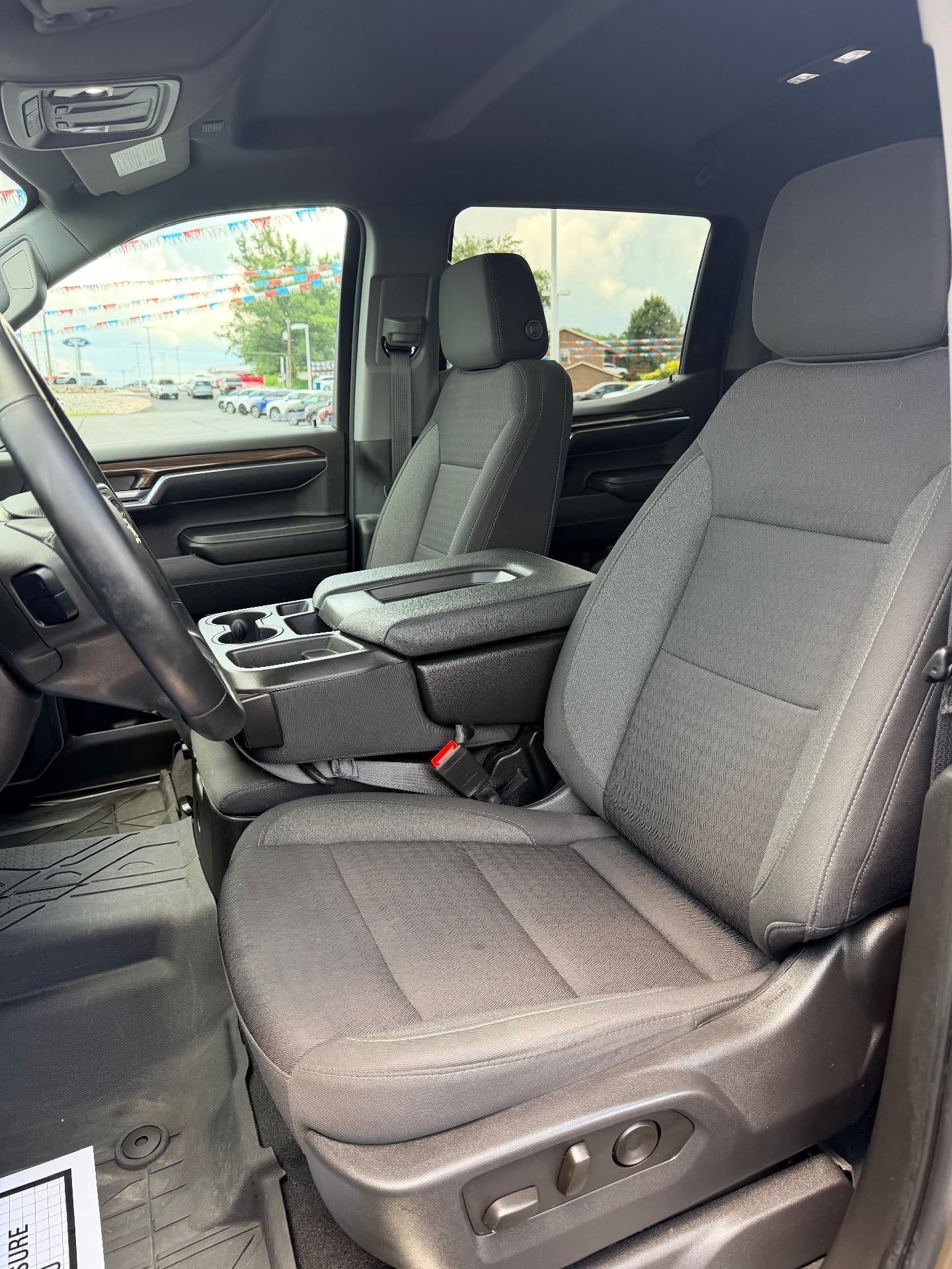2023 Chevrolet Silverado 1500 LT (2FL)