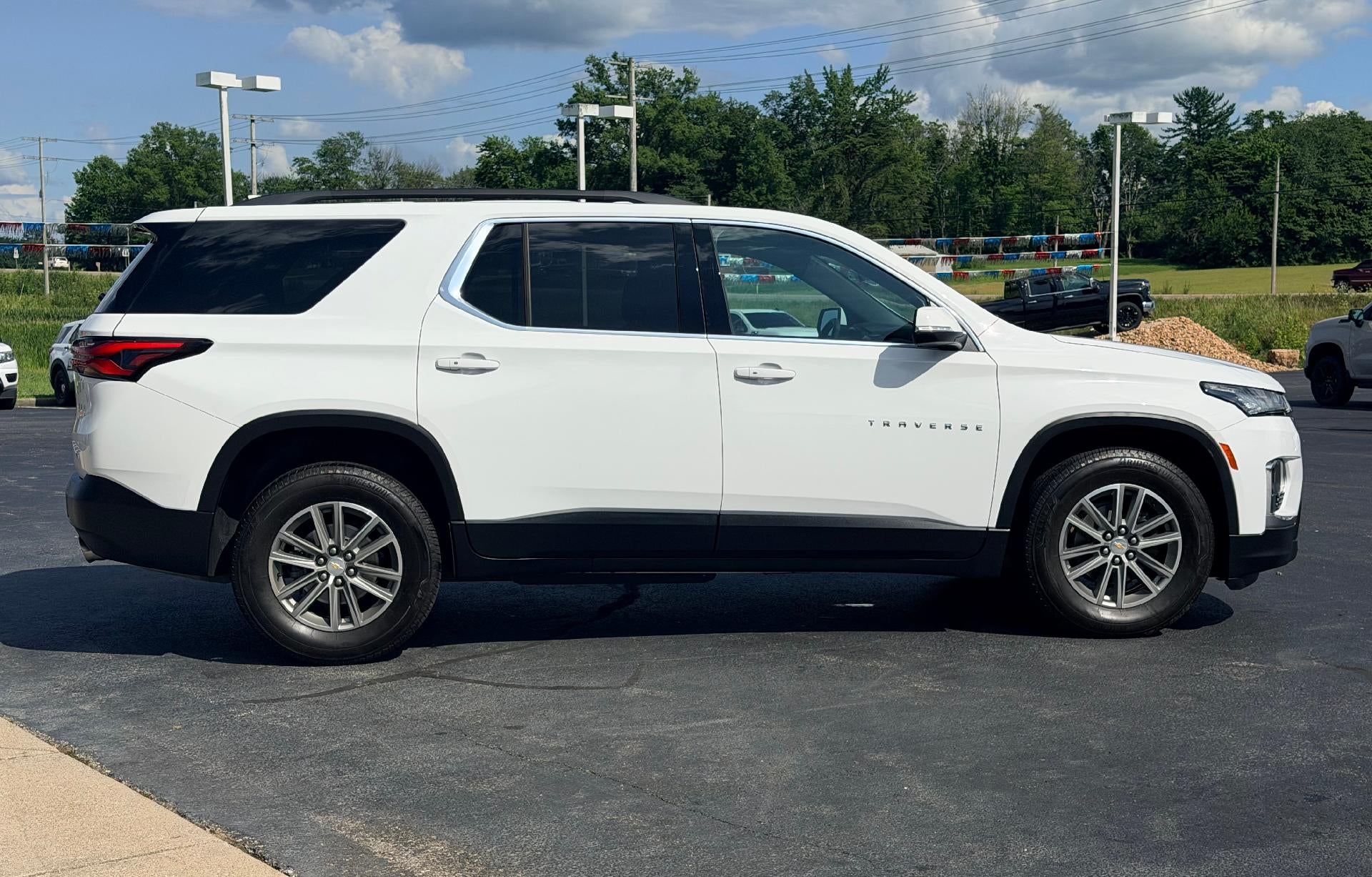 2023 Chevrolet Traverse LT Cloth