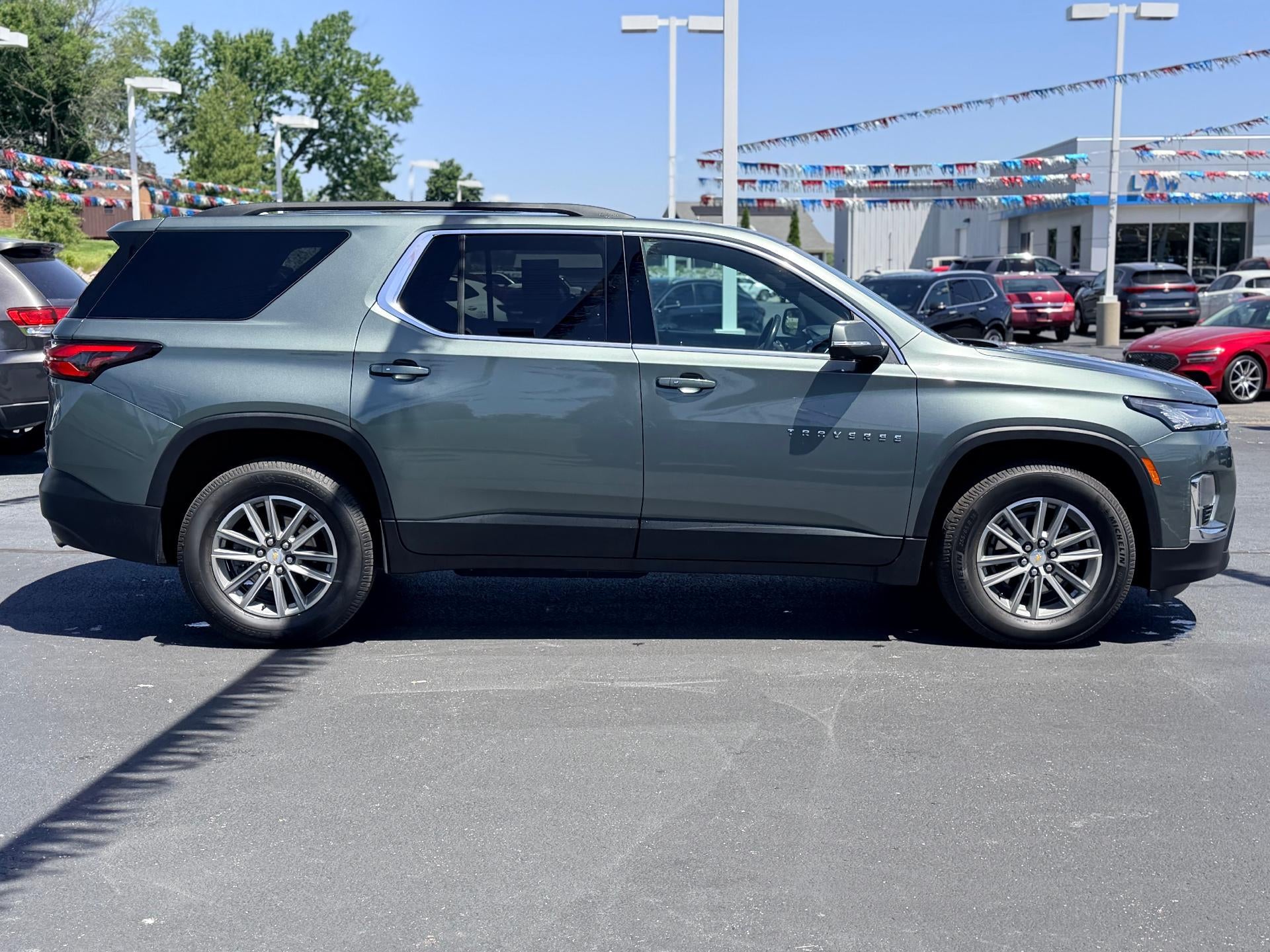 2022 Chevrolet Traverse LT Cloth