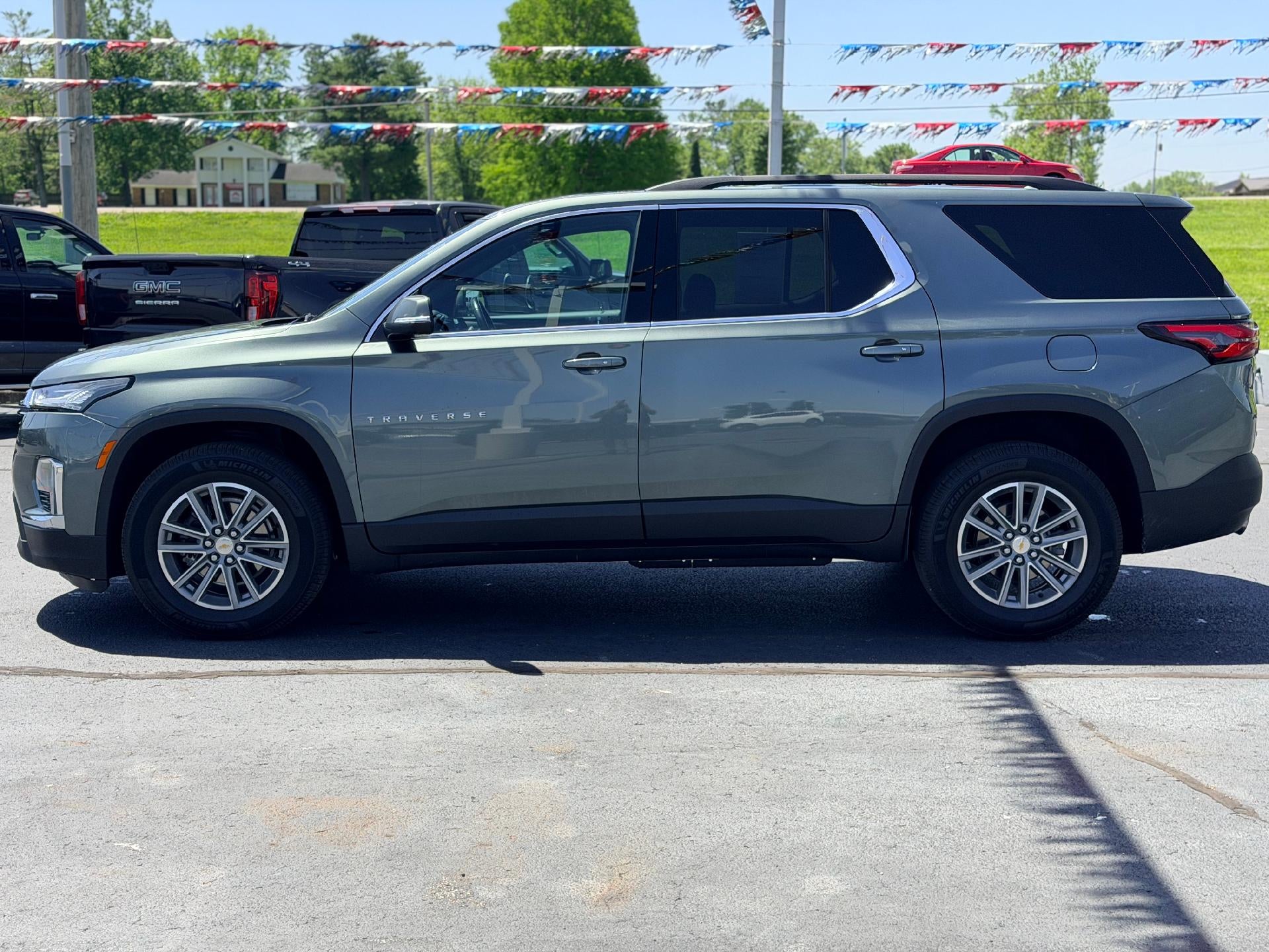 2022 Chevrolet Traverse LT Cloth