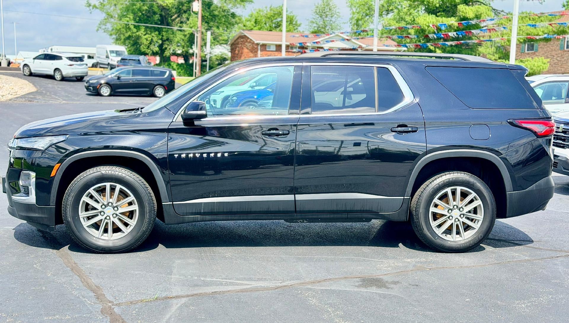 2023 Chevrolet Traverse LT Cloth