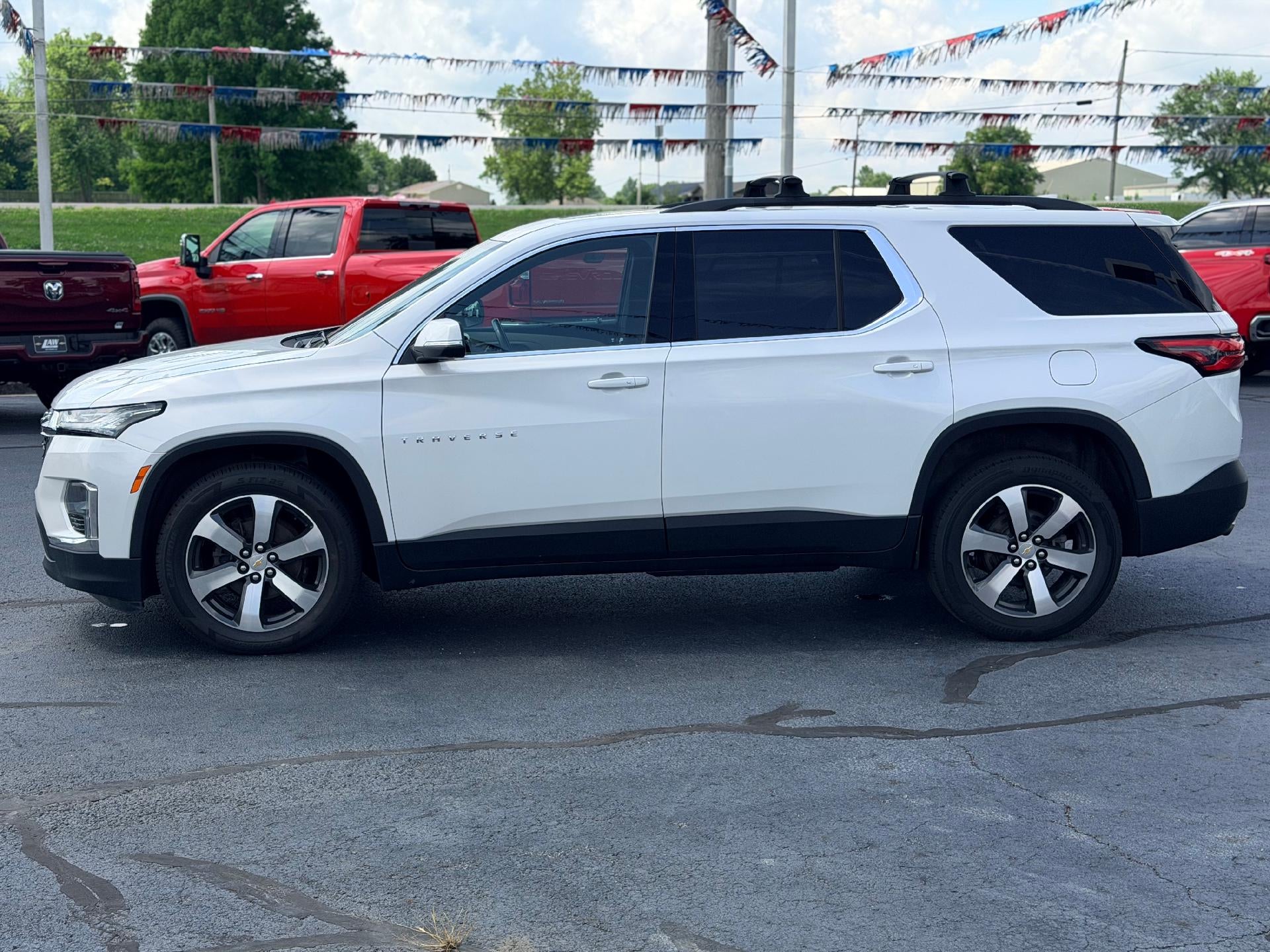 2023 Chevrolet Traverse LT Leather