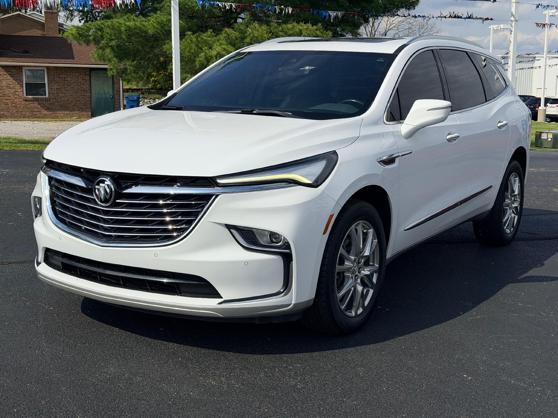2023 Buick Enclave Essence's photo