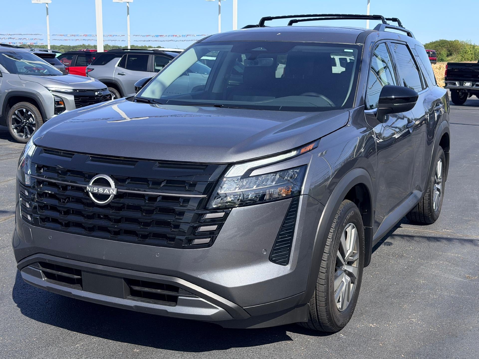 2026 Nissan Pathfinder SL